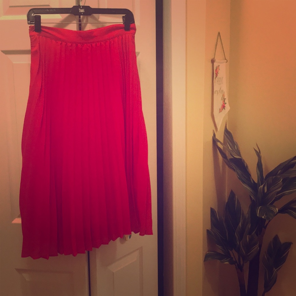 Forever21 pleated red skirt